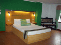 Deluxe Hotelzimmer mit liebevoller bequemer Luxusausstattung in weiss gehalten
